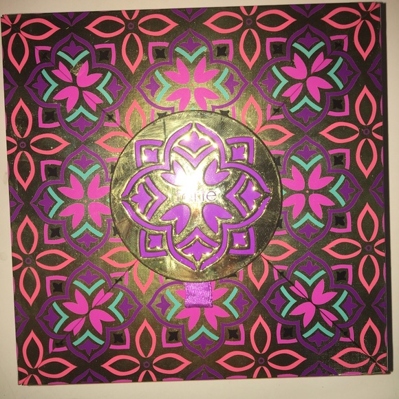 Eyeshadow pallets! - Picture 2 of 8